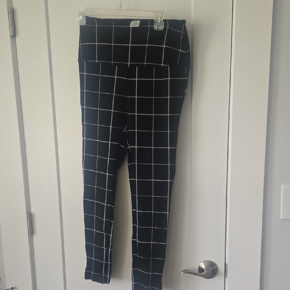 IMAN Black and White Grid Pattern Leggings